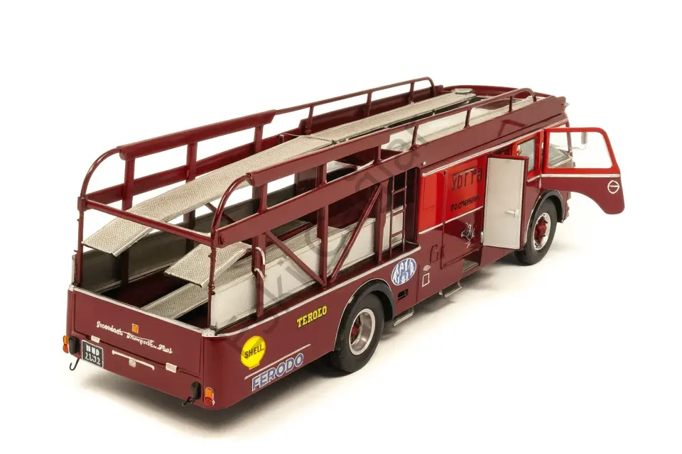 1:18 CMR 1957 Fiat 642 RN2 Bartoletti Ferrari Renntransporter