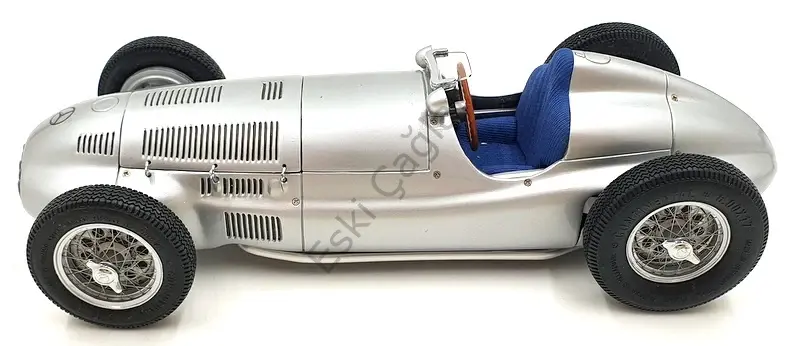 1:18 CMC  Mercedes-Benz W165 1939 Tripolis - Silver