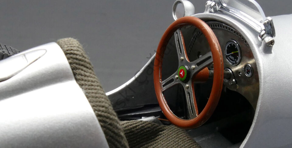 1:18 CMC Mercedes-Benz W 125, 1937 GP Donington, #4 Seaman 1000 Limits (Ön Sipariş)