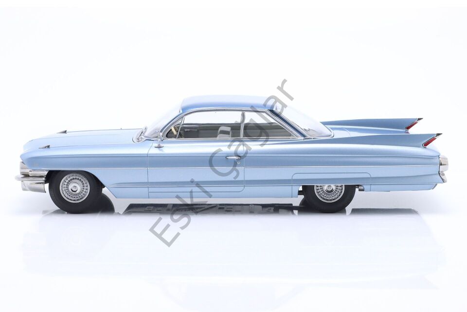 1:18 KKSCALE 1961 Cadillac Coupe DeVille Series 62 Blue Metalic