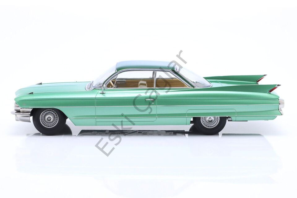 1:18 KKSCALE 1961 Cadillac Coupe DeVille Series 62 Light Green Metalic