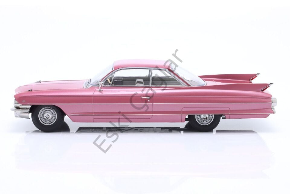 1:18 KKSCALE 1961 Cadillac Coupe DeVille Series 62 Rose Metalic
