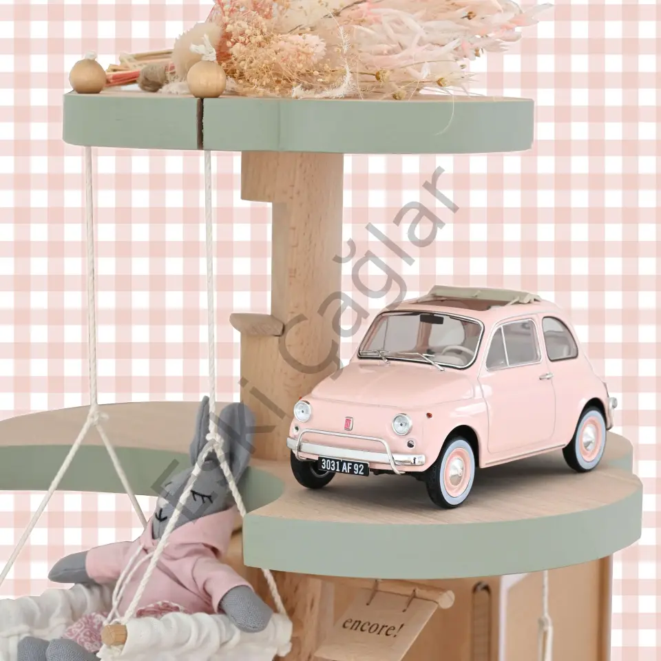 1:18 NOREV Fiat 500 L 1968 Pink Special birth pack