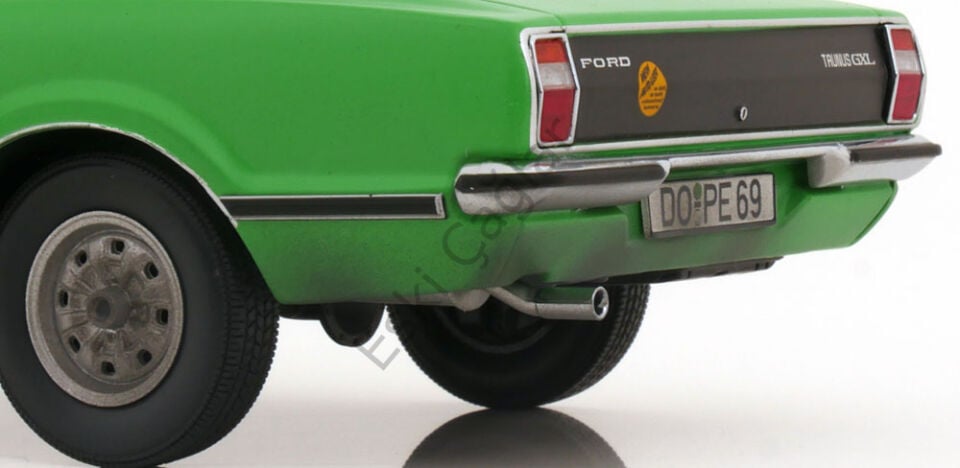 1:18 KKScale Ford Taunus GLX Limousine 1971 Green Dirty Version