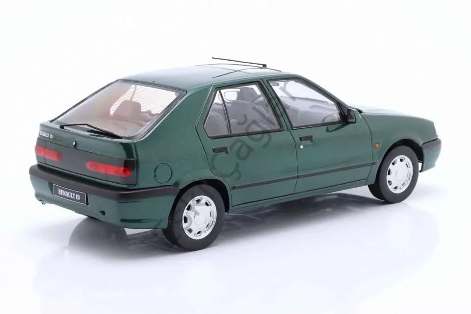 1:18 Triple9 1994 Renault 19 British Green Metallic
