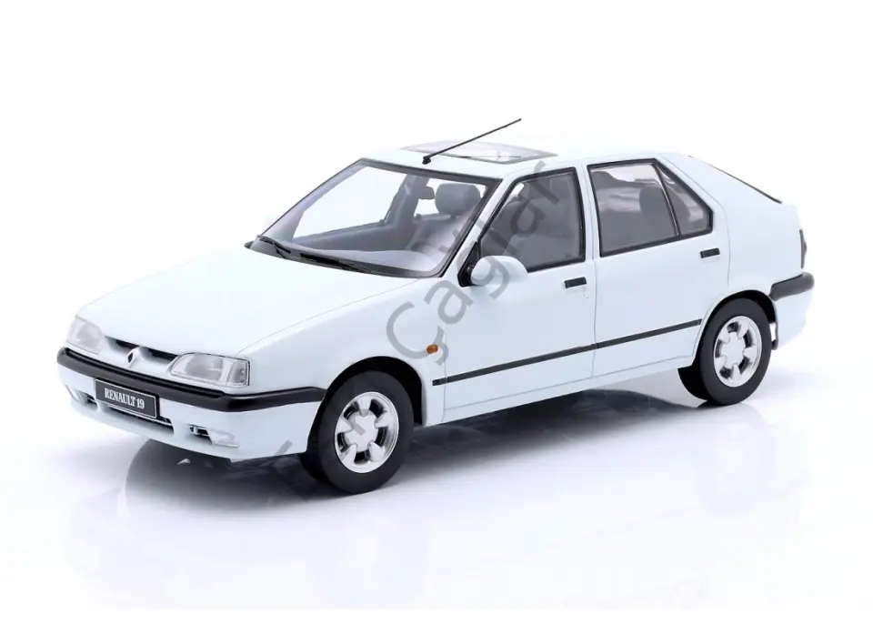 1:18 Triple9 Renault R19 White 1994