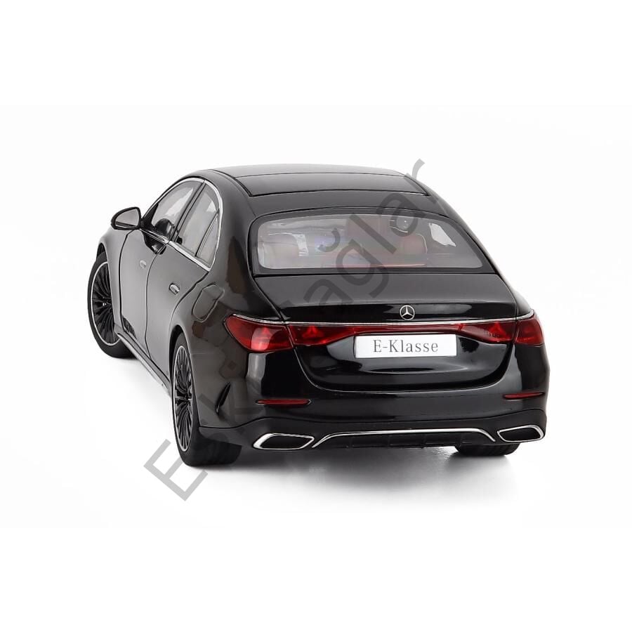 1:18 İscale Mercedes Benz E-Class (W124) AMG Line 2023 Black