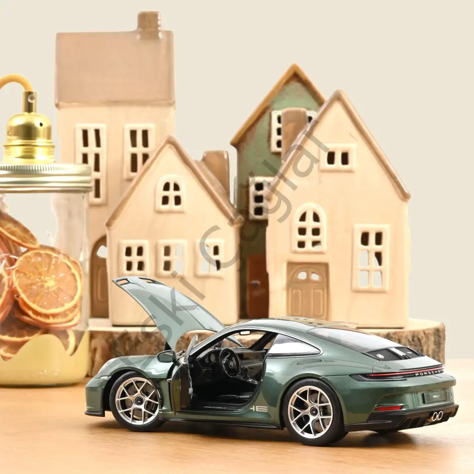 1:18 Norev Porsche 911 S/T 2023 Malachite Green Metallic