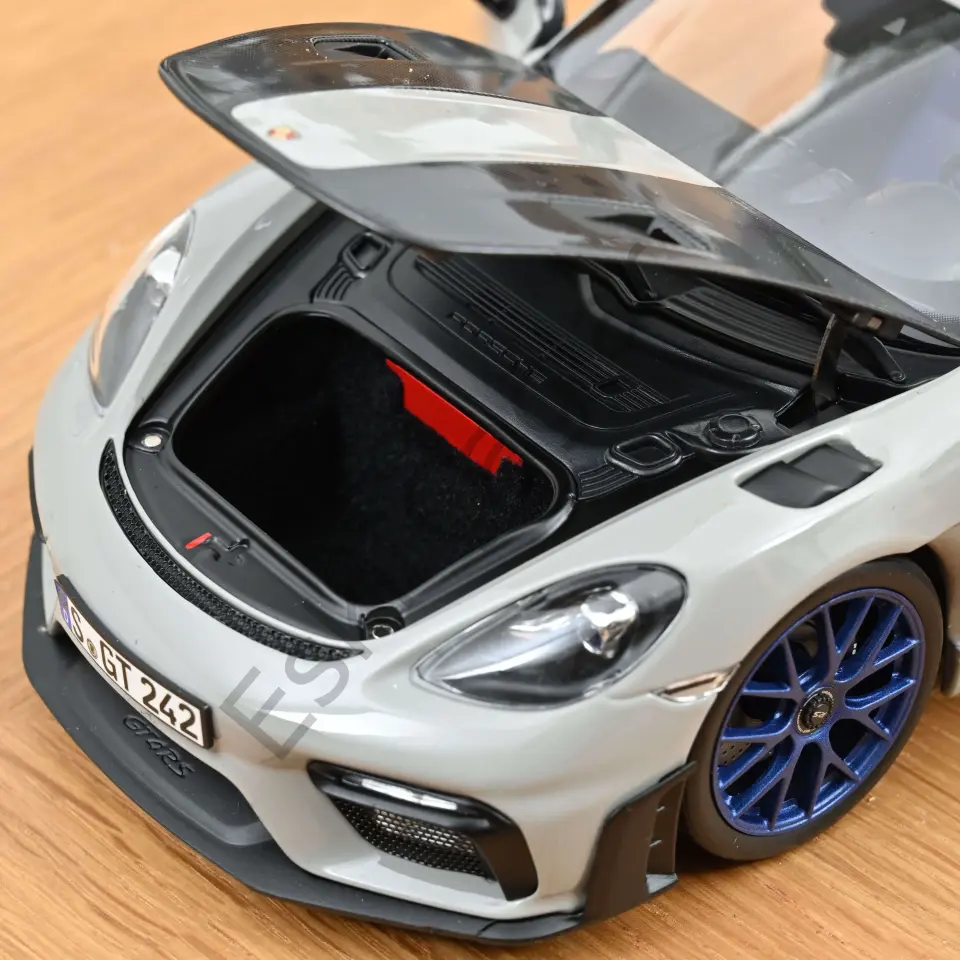 1:18 Norev Porsche Cayman GT4 RS w/Weissach Pack 2023