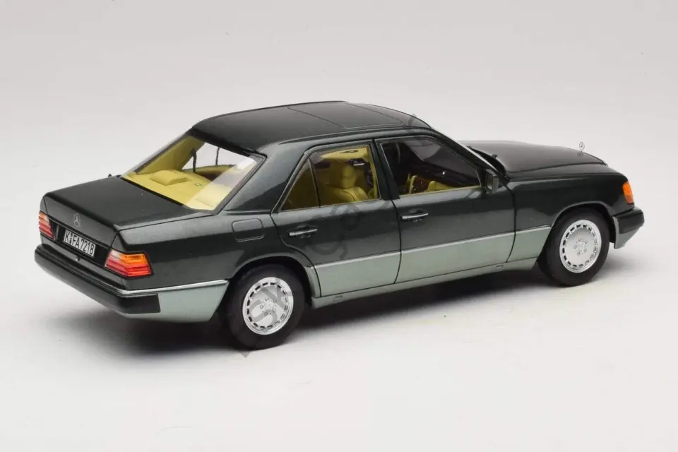 1:18 Norev Mercedes-Benz 230 E 1990 / Gece Yeşili Metalik Night Green Metallic