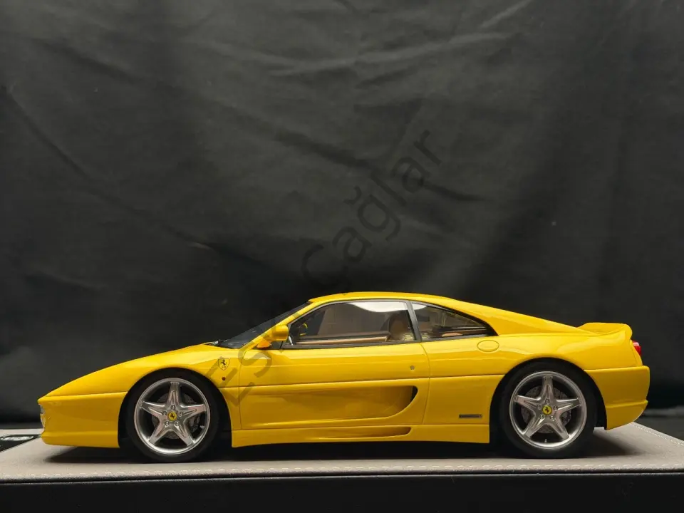 1:18 V8 Model Ferrari F355 Berlinetta (Yellow) Recine Car Model
