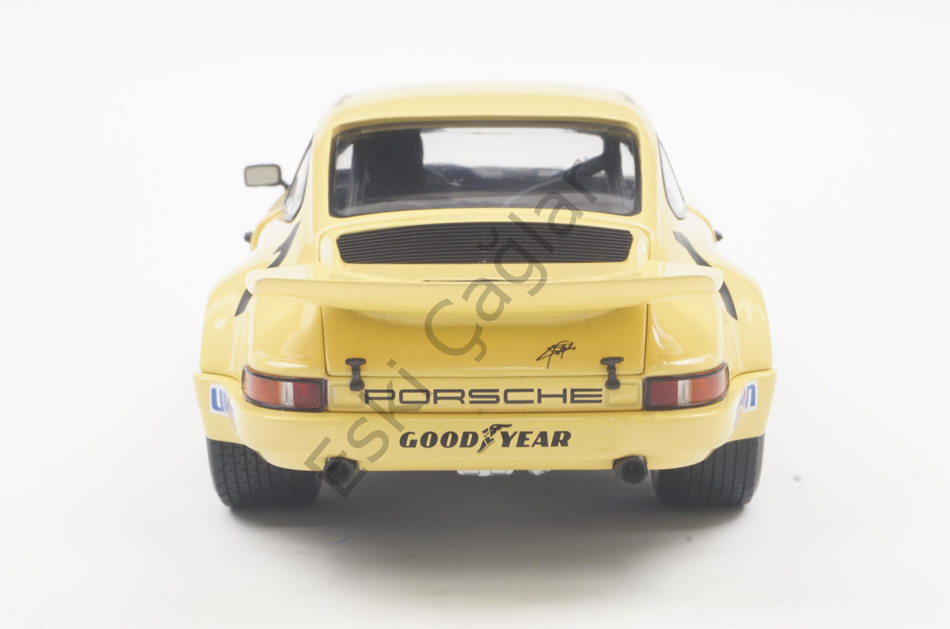 1:18 Solido Porsche 911 IROC Yellow 1974 #1 Fittipaldi