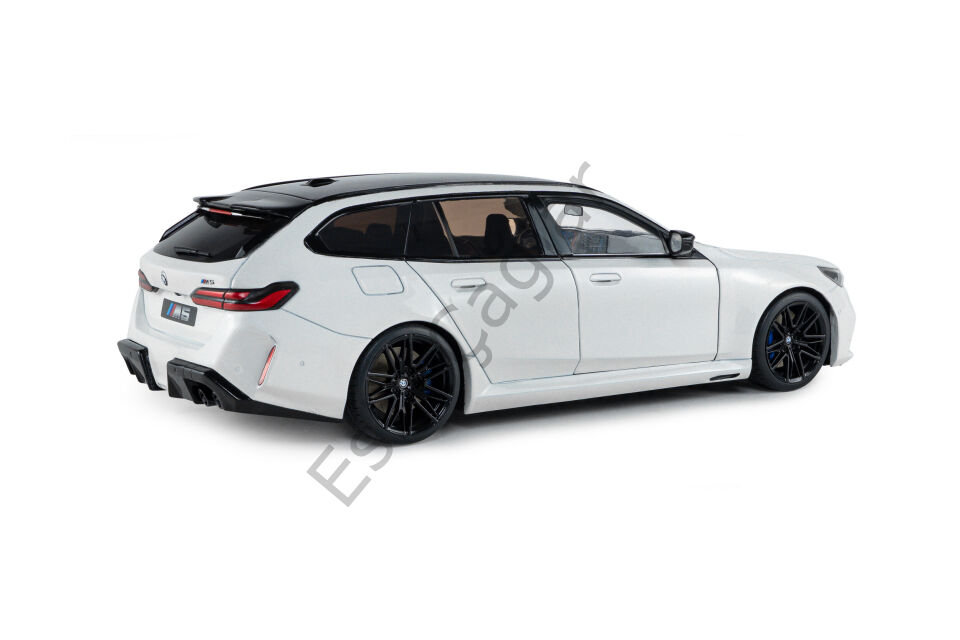 1:18 Solido BMW M5 TOURING Alpine White Solid 2025