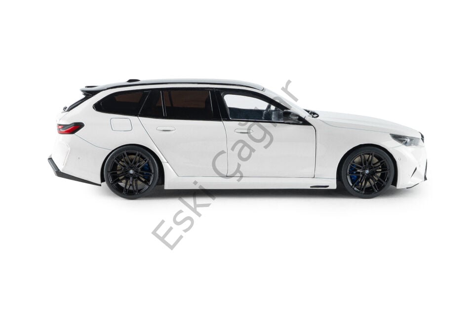1:18 Solido BMW M5 TOURING Alpine White Solid 2025