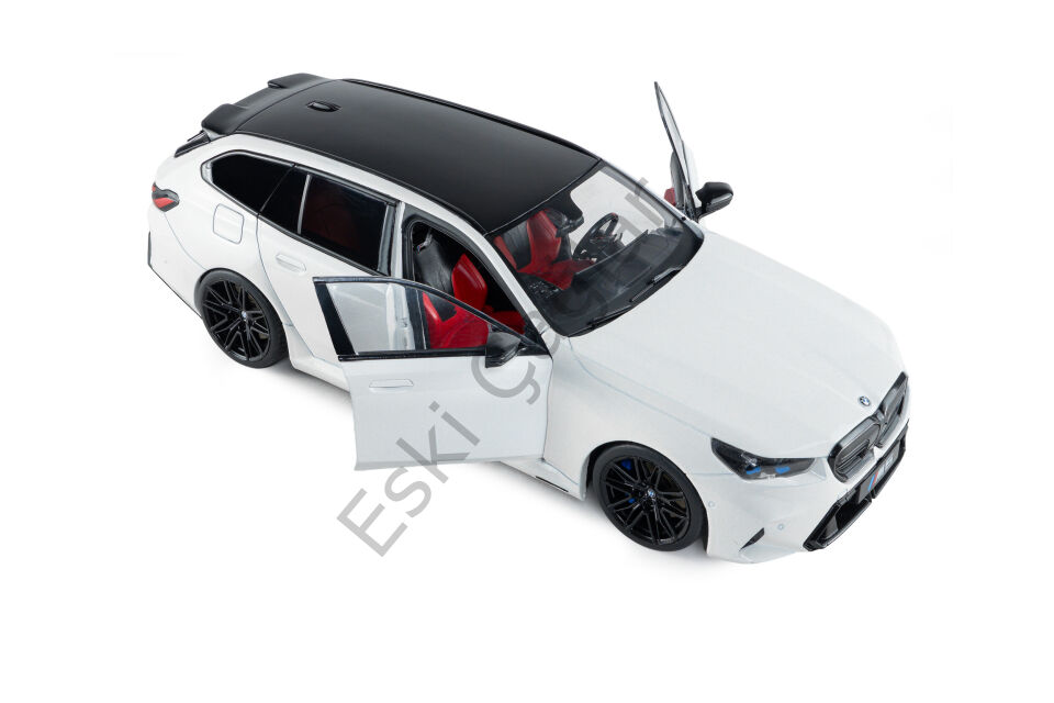 1:18 Solido BMW M5 TOURING Alpine White Solid 2025