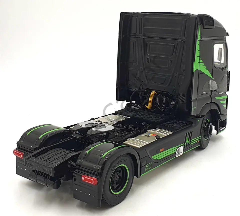 1:24 Solido Mercedes Actros R5 Italian Collection Green/Black