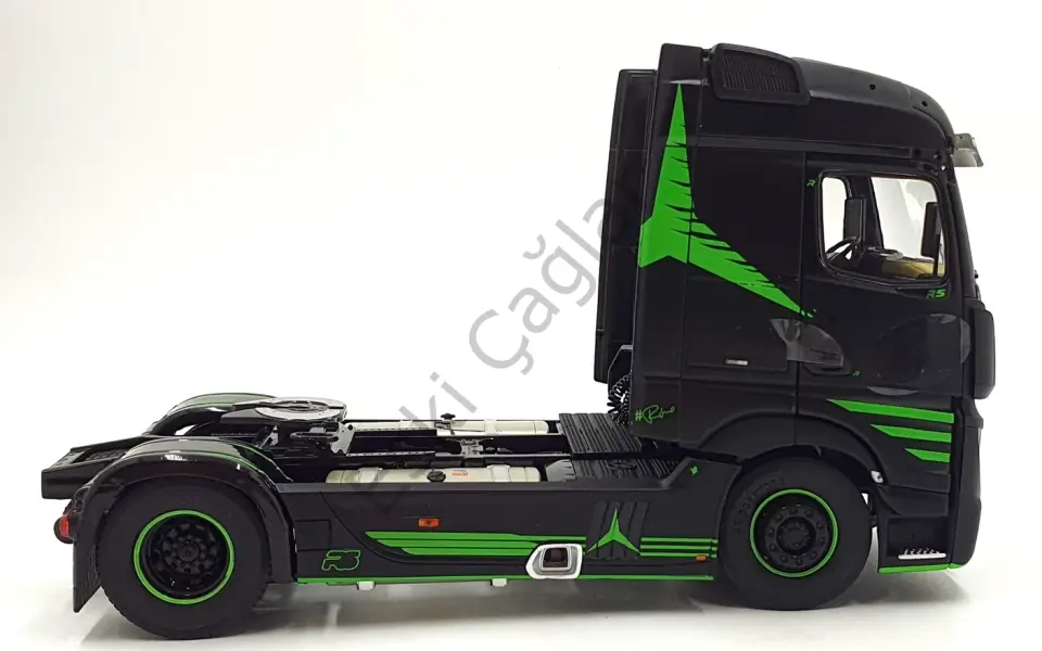 1:24 Solido Mercedes Actros R5 Italian Collection Green/Black