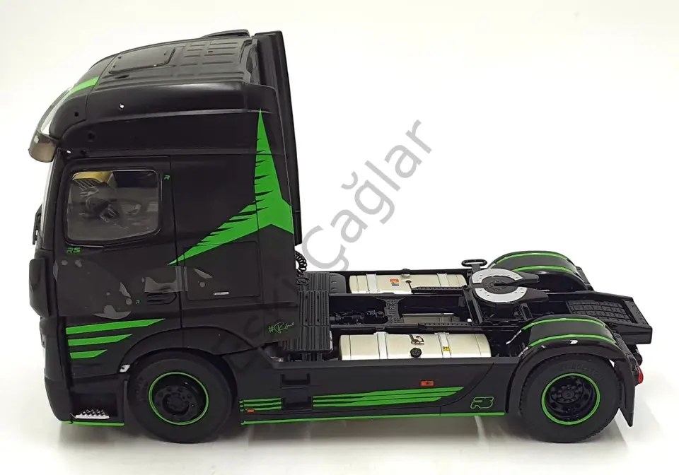 1:24 Solido Mercedes Actros R5 Italian Collection Green/Black