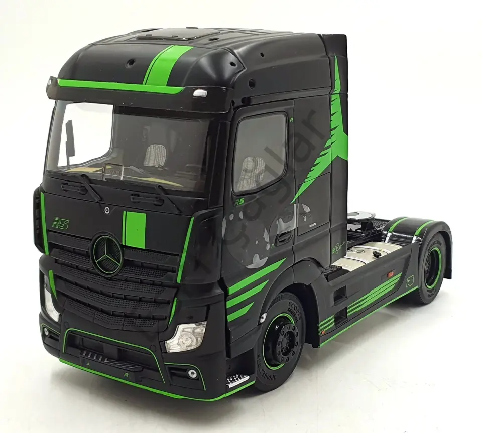 1:24 Solido Mercedes Actros R5 Italian Collection Green/Black