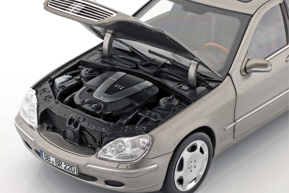 1:18 Norev Mercedes Benz S-Class S600 (W220) 2005