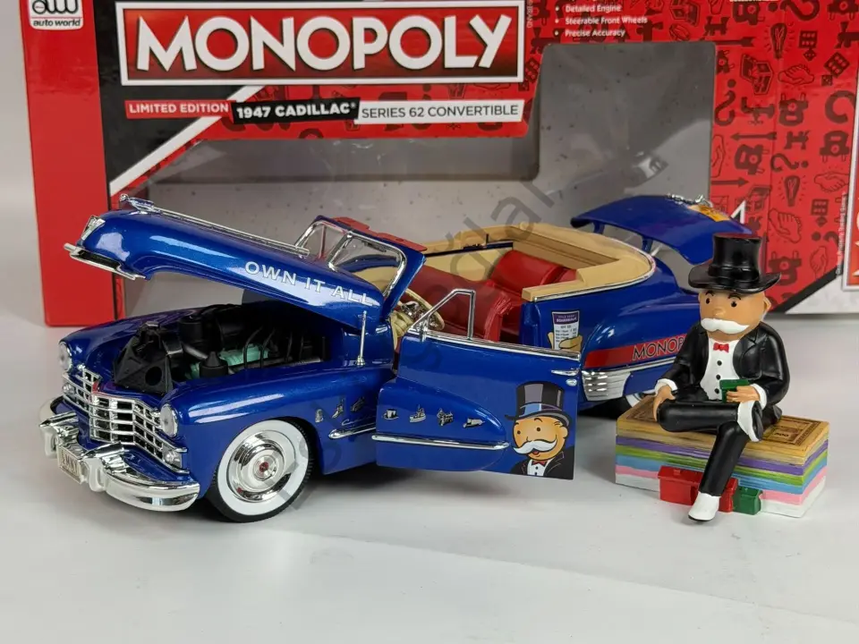 1:18 Autoworld Cadillac Series 62 Cabriolet Open 1947 With Mr. Monopoly Figure