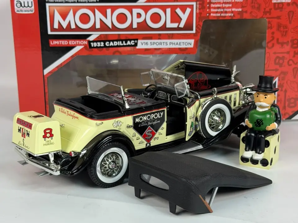 1:18 Autoworld Cadillac V16 Sport Pheaton Cabriolet Open Mr. Monopoly Figure 1932