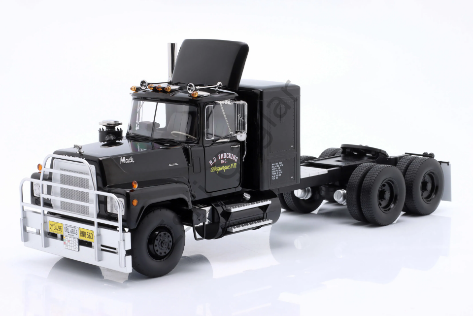 1:18 Road Kings Mack RL700L Tracktor Truck 3 Assi 1974 Black