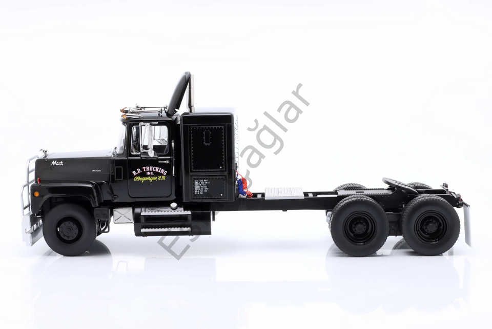 1:18 Road Kings Mack RL700L Tracktor Truck 3 Assi 1974 Black