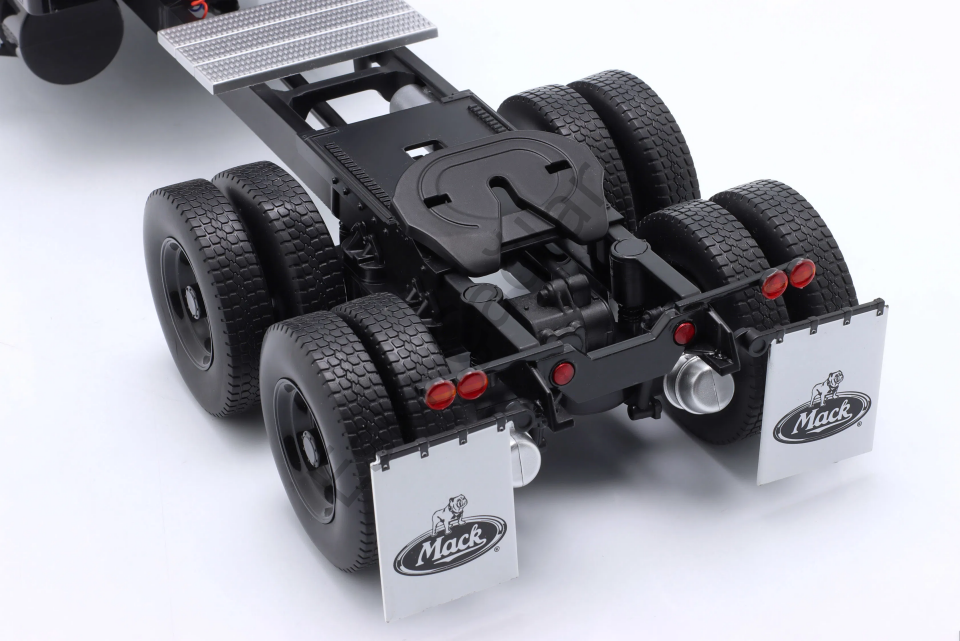 1:18 Road Kings Mack RL700L Tracktor Truck 3 Assi 1974 Black