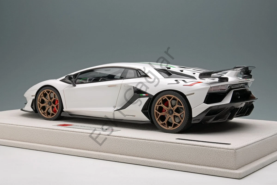 1:18 Make UP/EIDOLON Lamborghini Aventador SVJ 2018 White
