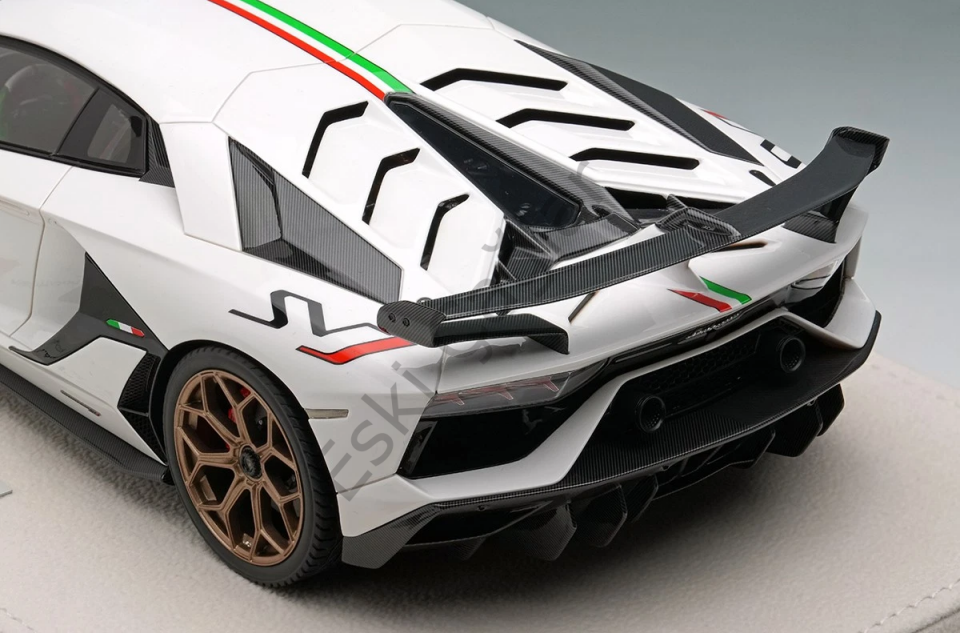 1:18 Make UP/EIDOLON Lamborghini Aventador SVJ 2018 White