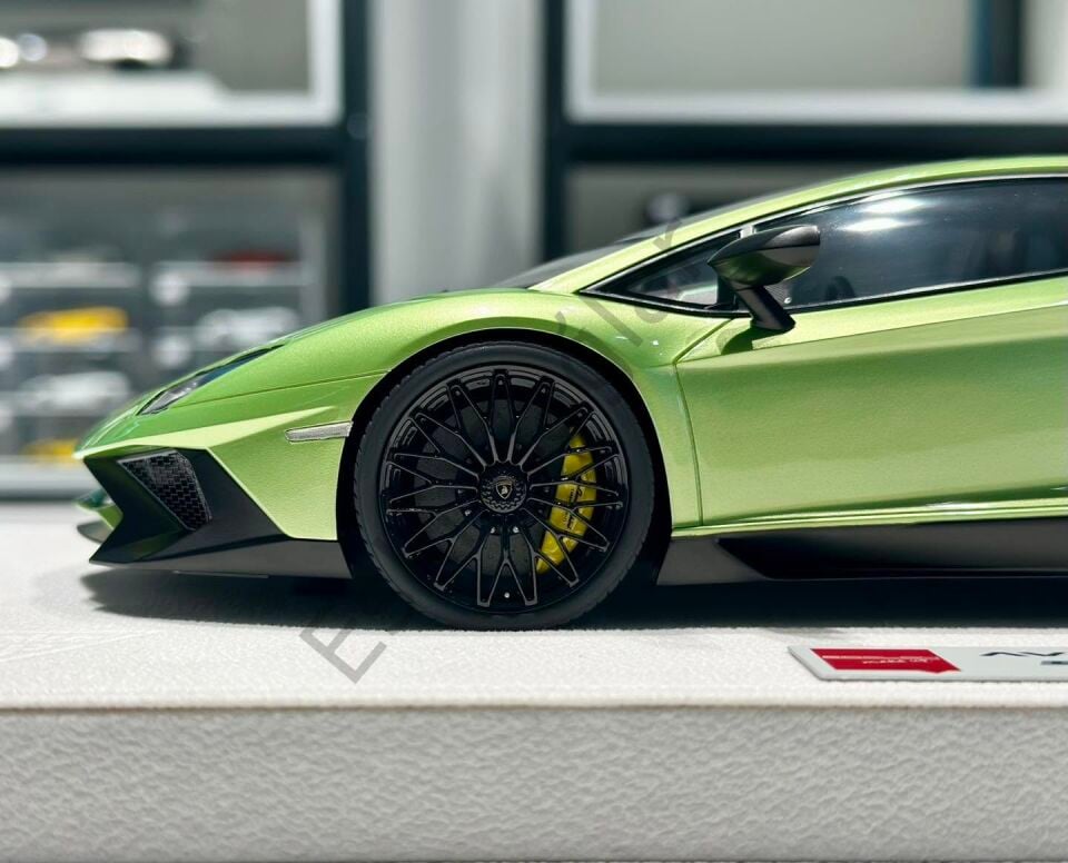 1:18 Make Up Eidolon Lamborghini Aventador LP750-4 SV 2015 (Verde Ithaca)