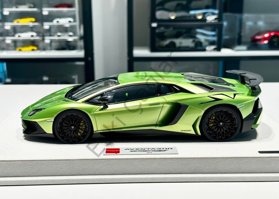 1:18 Make Up Eidolon Lamborghini Aventador LP750-4 SV 2015 (Verde Ithaca)