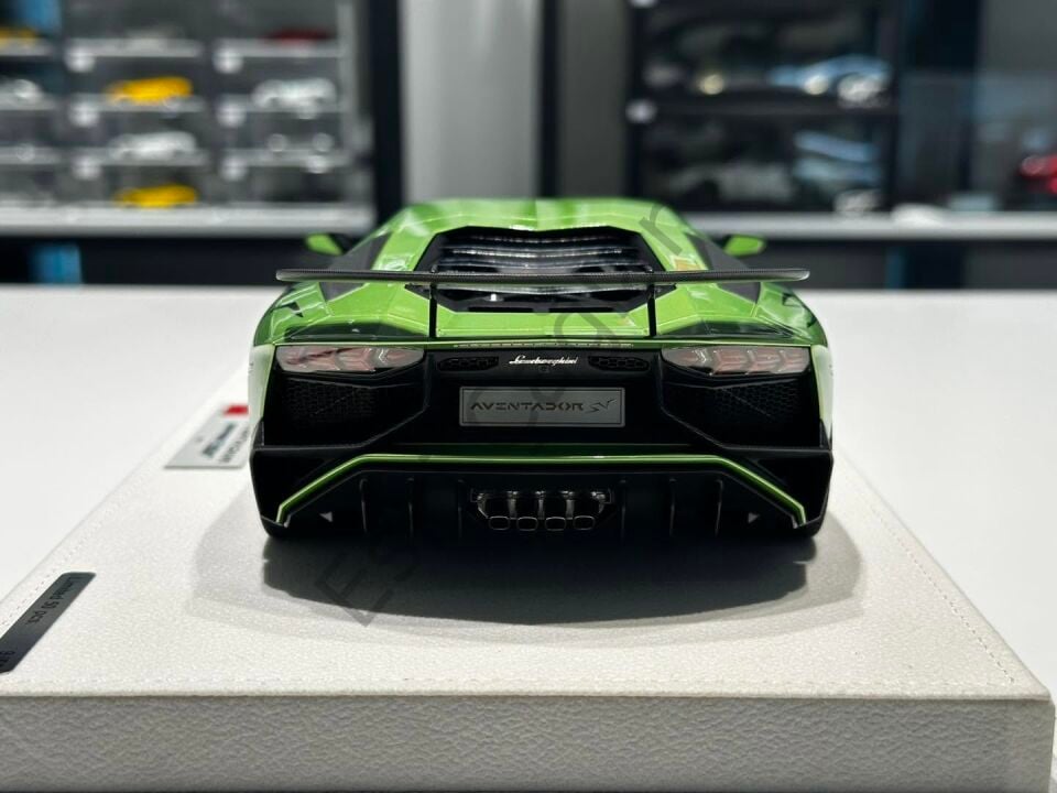 1:18 Make Up Eidolon Lamborghini Aventador LP750-4 SV 2015 (Verde Ithaca)