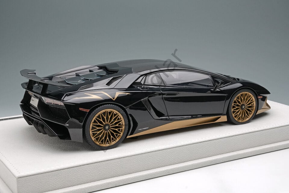 1:18 Make Up Lamborghini Aventador LP750-4 SV 2015 Black/Gold Recine Model