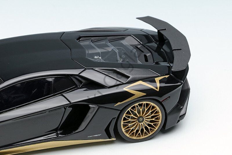 1:18 Make Up Lamborghini Aventador LP750-4 SV 2015 Black/Gold Recine Model