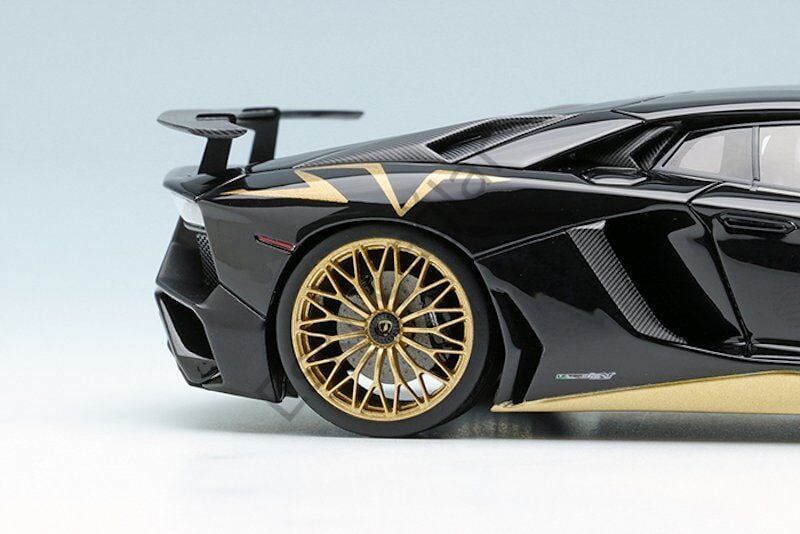 1:18 Make Up Lamborghini Aventador LP750-4 SV 2015 Black/Gold Recine Model