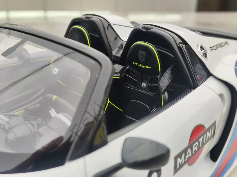 1:18 Make Up  Porsche 918 Spyder White Martini Resin Model
