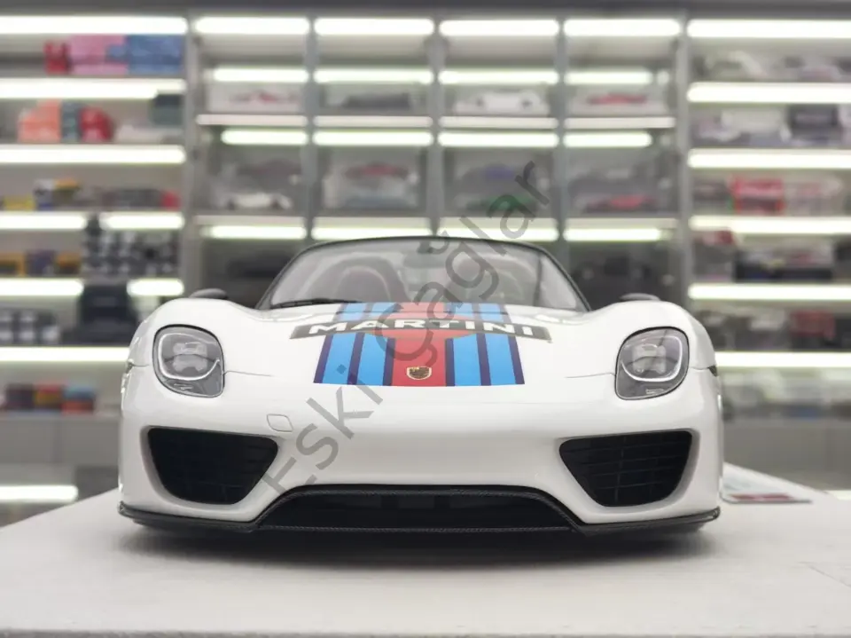 1:18 Make Up  Porsche 918 Spyder White Martini Resin Model