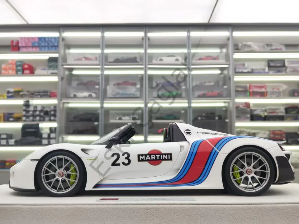 1:18 Make Up  Porsche 918 Spyder White Martini Resin Model