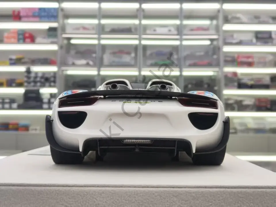 1:18 Make Up  Porsche 918 Spyder White Martini Resin Model