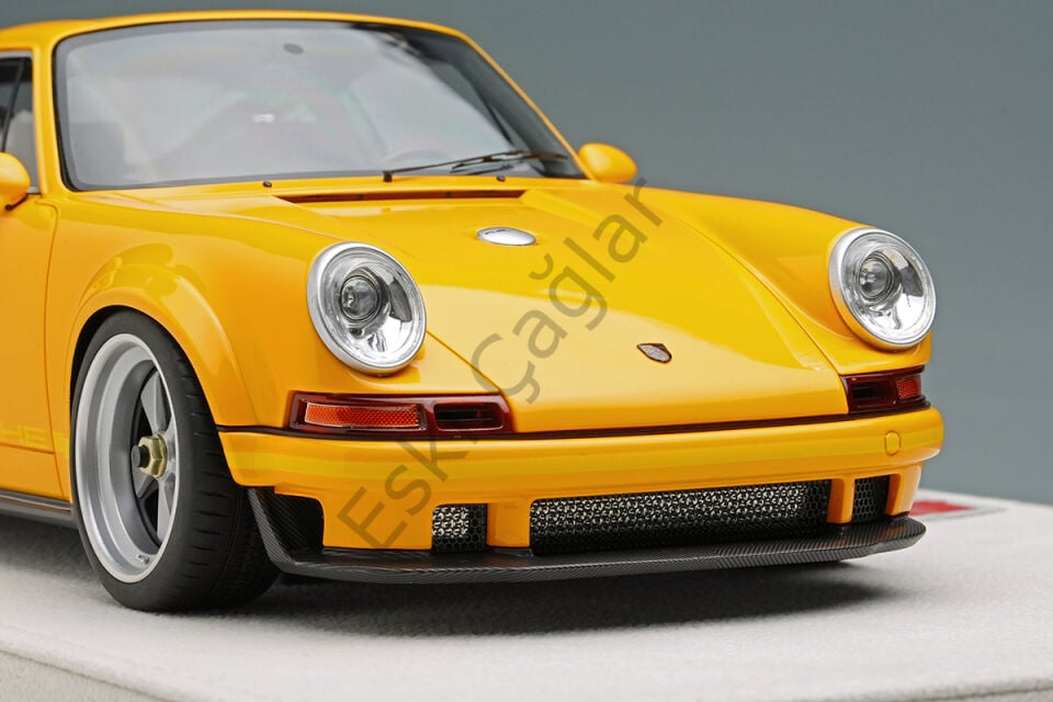 1:18 Make Up Porsche Singer 911 DLS 2023 Yellow Recine Model
